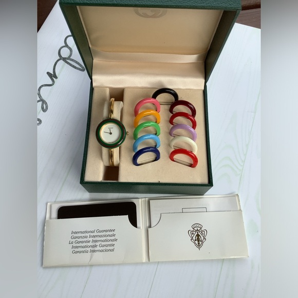 Beautiful GUCCI bangle watch w/ interchangeable bezels🌸🌼🌺 - Picture 8 of 11